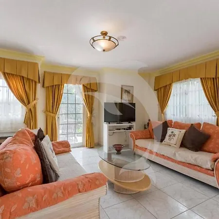 El Mdano With Breathtaking Pool Views *