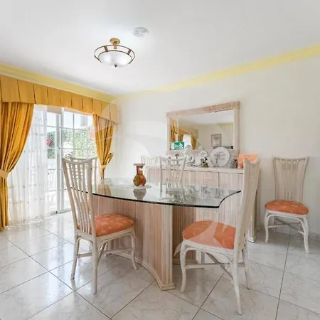El Mdano With Breathtaking Pool Views *